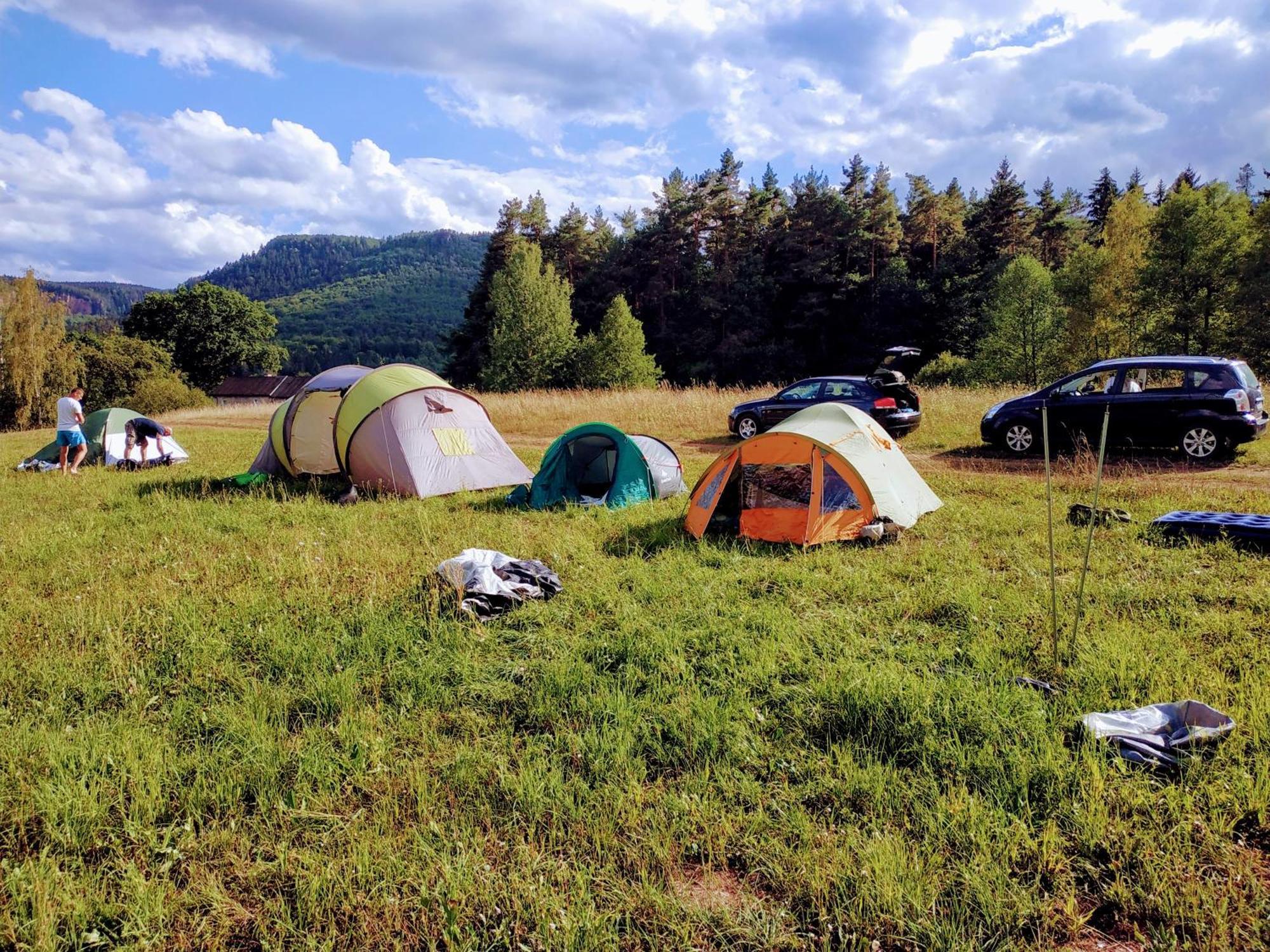 Gory Stolowe Camp -Miejsce Na Kamper, Przyczepe Lub Namiot 拉德库夫 外观 照片