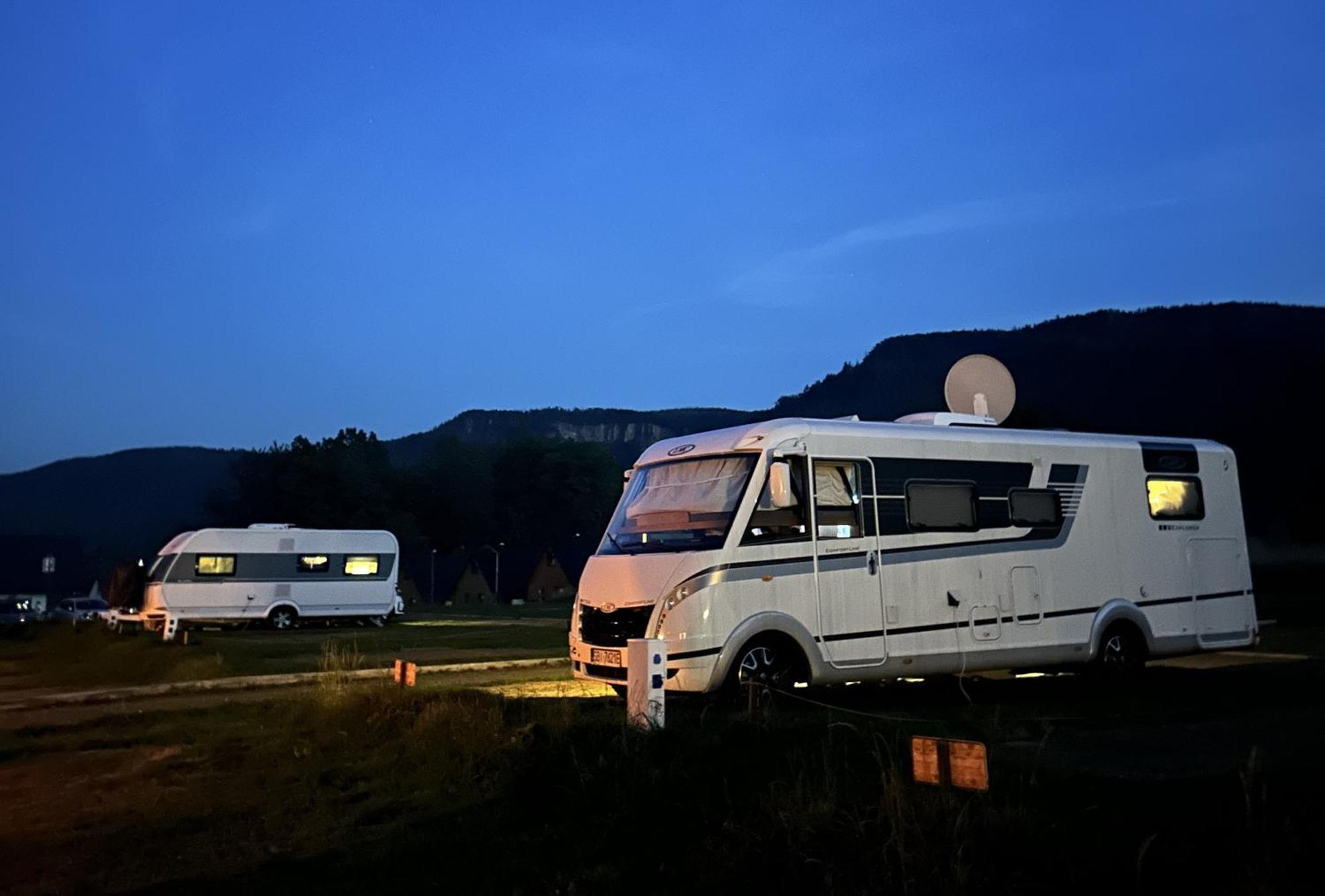 Gory Stolowe Camp -Miejsce Na Kamper, Przyczepe Lub Namiot 拉德库夫 外观 照片